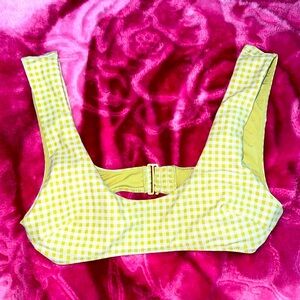 Super cute bikini top! You can wear it as a bikini top or as a crop top.